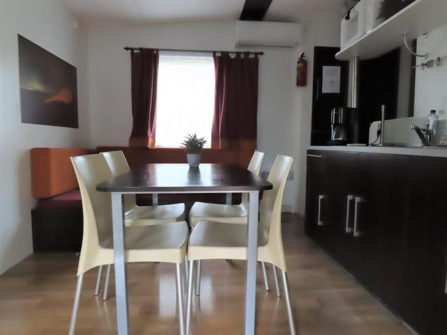 Mobile Home 6-Pers Camping Lei Suves-Cotes D'Azur-Including Airco Roquebrune-sur Argens Exteriér fotografie